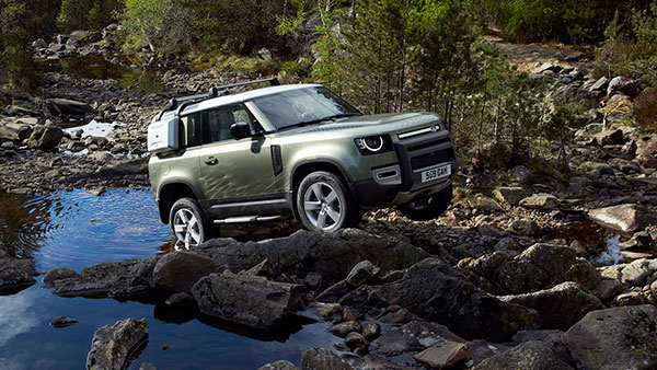 लैंड रोवर डिफेंडर 90 3-डोर भारतीय बाजार में हुई लॉन्च, जानें क्या है कीमत और फीचर्स