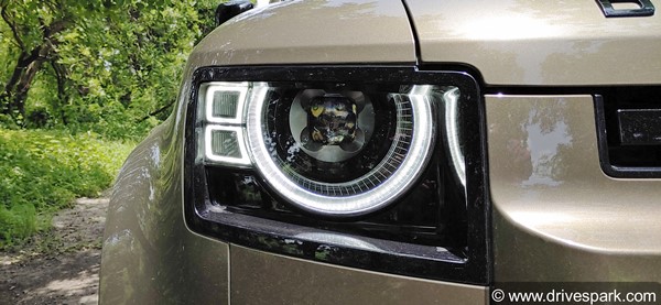 लैंड रोवर डिफेंडर 110 रिव्यू: शानदार ऑफ-रोडर एसयूवी चलाने में है कैसी? जानें