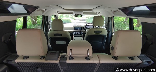 लैंड रोवर डिफेंडर 110 रिव्यू: शानदार ऑफ-रोडर एसयूवी चलाने में है कैसी? जानें