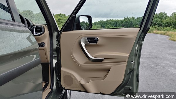 महिंद्रा बोलेरो नियो रिव्यू: नए अवतार में क्या बदला, कैसी है परफॉर्मेंस?