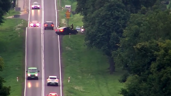 पोलैंड की पुलिस ड्रोन से करती है ट्रैफिक की निगरानी, चंद सेकंड्स में पकड़े जाते हैं नियम तोड़ने वाले पोलैंड की पुलिस ड्रोन से करती है ट्रैफिक की निगरानी, चंद सेकंड्स में पकड़े जाते हैं नियम तोड़ने वाले