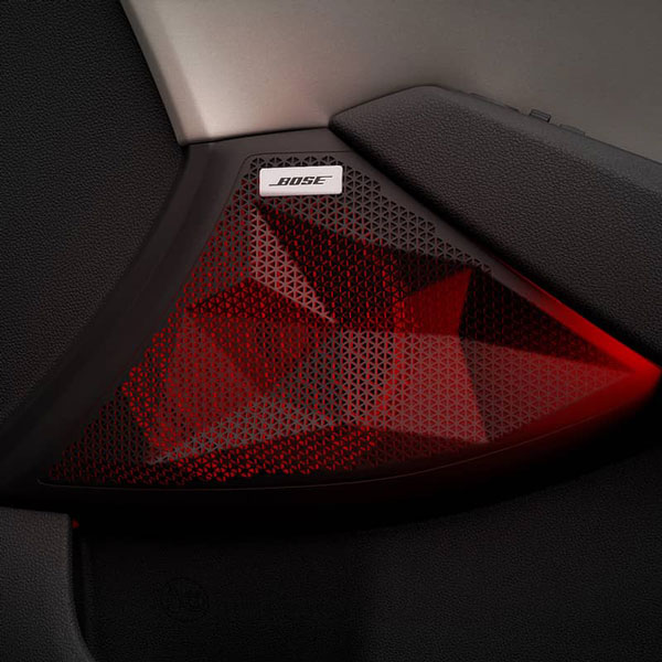 ये हैं वो बेहतरीन फीचर्स जो लग्जरी कारों और मिड-रेंज कारों में हैं कॉमन, देखें लिस्ट