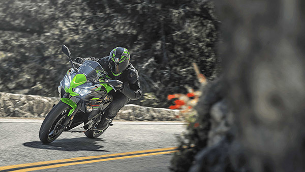 नई कावासाकी निंजा 650 हुई लाॅन्च, कीमत 6.61 लाख रुपये, जानें पूरी डिटेल्स