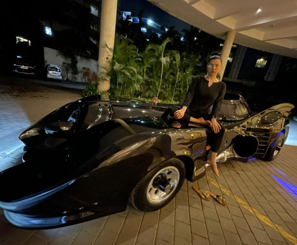 कोरियोग्राफर अहमद खान ने पत्नी को बर्थडे पर गिफ्ट की बैटमोबाइल कार, जानें क्या है खास