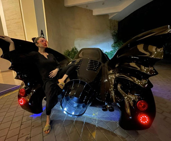 कोरियोग्राफर अहमद खान ने पत्नी को बर्थडे पर गिफ्ट की बैटमोबाइल कार, जानें क्या है खास