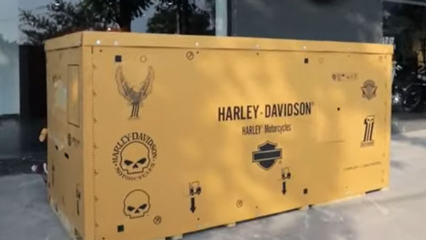 भारत आई हार्ले-डेविडसन की यह दमदार बाइक, देखें अनबाक्सिंग का वीडियो