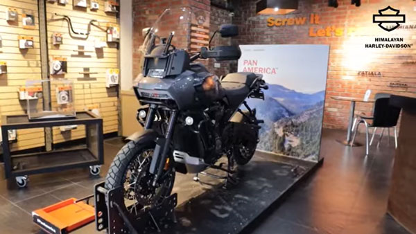 भारत आई हार्ले-डेविडसन की यह दमदार बाइक, देखें अनबाक्सिंग का वीडियो