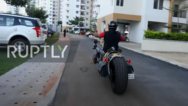 विश्व रिकॉर्ड बनाने वाली इस मॉडिफाइड बाइक को आरटीओ ने किया जब्त, गिनीज बुक में भी दर्ज है नाम विश्व रिकॉर्ड बनाने वाली इस मॉडिफाइड बाइक को आरटीओ ने किया जब्त, गिनीज बुक में भी दर्ज है नाम