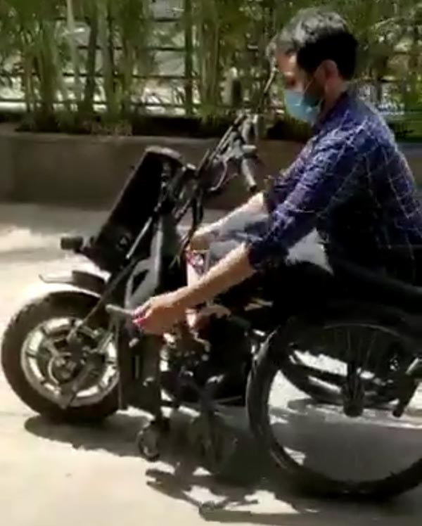 इलेक्ट्रिक व्हील चेयर के इनोवेशन से हुए प्रभावित हुए आनंद महिंद्रा, की मदद की पेशकश