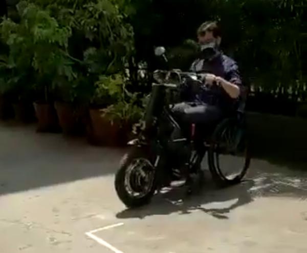 इलेक्ट्रिक व्हील चेयर के इनोवेशन से हुए प्रभावित हुए आनंद महिंद्रा, की मदद की पेशकश