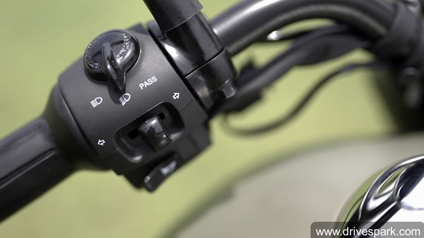 2021 Royal Enfield Classic 350 Hindi Review: नई रॉयल एनफील्ड क्लासिक 350 डिजाईन फीचर्स इंजन ड्राइविंग माइलेज जानकारी