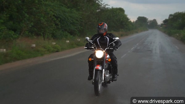 2021 Royal Enfield Classic 350 Hindi Review: नई रॉयल एनफील्ड क्लासिक 350 डिजाईन फीचर्स इंजन ड्राइविंग माइलेज जानकारी