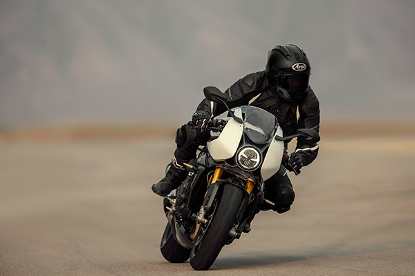 Triumph Speed Triple 1200 RR मोटरसाइकिल का हुआ खुलासा, जानें क्या हैं फीचर्स और पावर