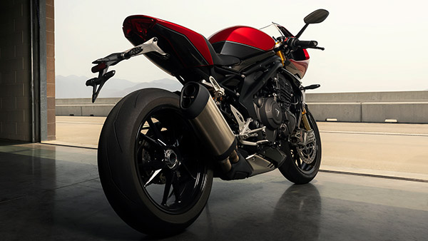 Triumph Speed Triple 1200 RR मोटरसाइकिल का हुआ खुलासा, जानें क्या हैं फीचर्स और पावर