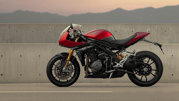 Triumph Speed Triple 1200 RR मोटरसाइकिल का हुआ खुलासा, जानें क्या हैं फीचर्स और पावर
