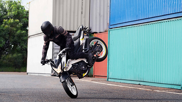 Upcoming Bikes: त्योहारी मौसम में लाॅन्च होने को तैयार है ये बाइक्स, जानें क्या होंगे फीचर्स