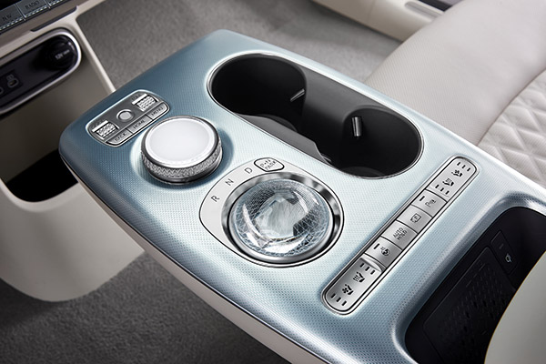 Genesis GV60: चेहरा पहचानते ही खुल जाएगा कार का दरवाजा, नहीं होगी चाबी की जरूरत