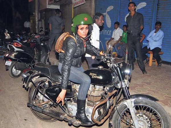 बॉलीवुड एक्ट्रेस Gul Panag ने खरीदी कस्टम Jawa 42 बाइक, Instagram पर शेयर की तस्वीरें