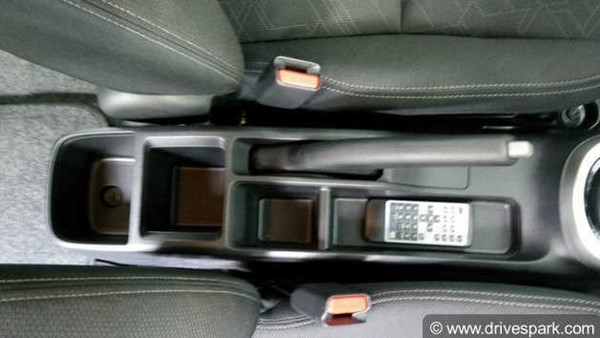 अगर आपकी कार का Handbrake हो रहा है खराब, तो आपको दिखने लगेंगे ये 5 लक्षण