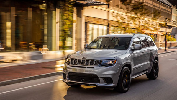 Jeep Grand Cherokee हाइब्रिड से उठा पर्दा, बैटरी पर चलेगी 40 किलोमीटर, जानें क्या हैं फीचर्स