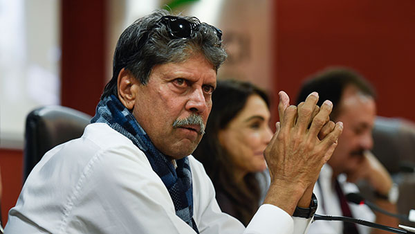 World EV Day पर Nissan India ने पूर्व क्रिकेट कप्तान Kapil Dev को Leaf EV की गिफ्ट