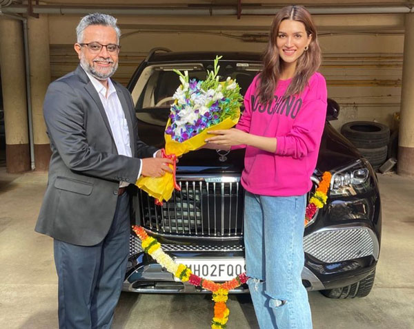 बॉलीवुड एक्ट्रेस Kriti Sanon ने खरीदी नई Mercedes Maybach GLS 600, सामने आई तस्वीरें
