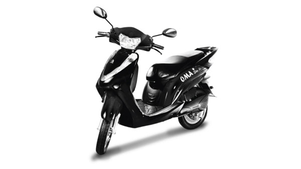 Licence Free e-Scooters: इन इलेक्ट्रिक स्कूटरों को चलाने के लिए नहीं पड़ती लाइसेंस और रजिस्ट्रेशन की जरूरत, जानें