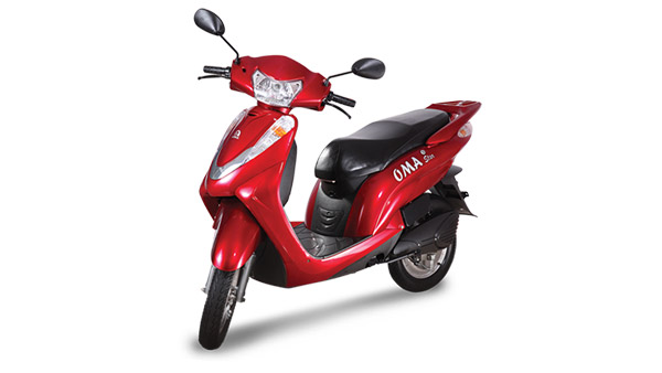 Licence Free e-Scooters: इन इलेक्ट्रिक स्कूटरों को चलाने के लिए नहीं पड़ती लाइसेंस और रजिस्ट्रेशन की जरूरत, जानें