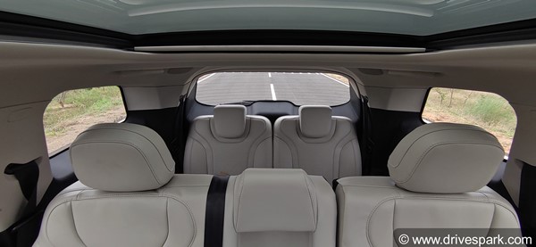 Mahindra XUV700 MX की कीमत, फीचर्स, इंटीरियर, एक्सटीरियर, माइलेज जानकारी Mahindra XUV700 MX की कीमत, फीचर्स, इंटीरियर, एक्सटीरियर, माइलेज जानकारी