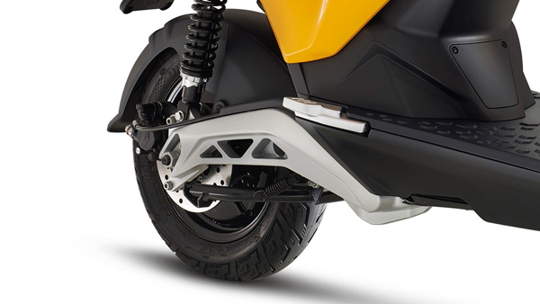 Piaggio One: 43 किमी/घंटा होगी टॉप स्पीड, फुल चार्ज पर 60 किमी चलेगी ये इलेक्ट्रिक स्कूटर