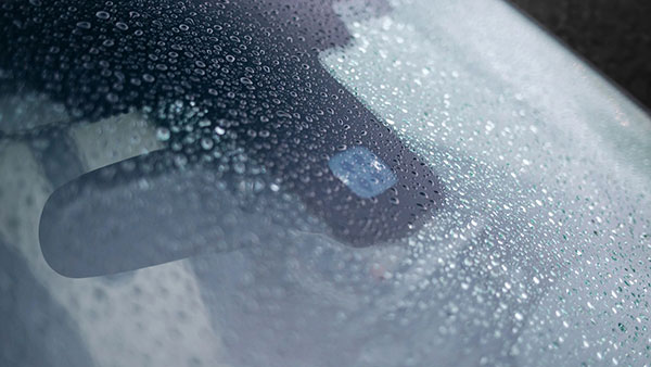 क्या आपको पता है कैसे काम काम करता है Rain Sensing Wiper System? जानें क्या हैं इसके फायदे