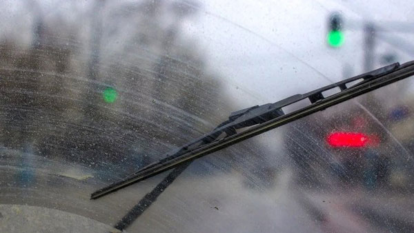 क्या आपको पता है कैसे काम काम करता है Rain Sensing Wiper System? जानें क्या हैं इसके फायदे