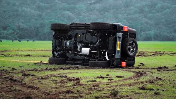 स्टंट के चक्कर में Mahindra Thar पलटी, RTO और MVD ने लगाया 10,500 रुपये का जुर्माना