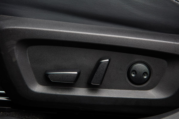 हर कार में मिलते हैं ये 5 कॉमन फीचर्स, क्या आपकी कार में हैं? जानें यहां