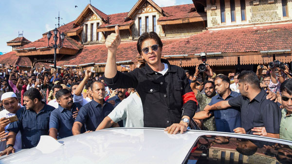Shah Rukh Khan Car Collection: किंग खान के पास है कारों का शानदार कलेक्शन, देखें पूरी लिस्ट
