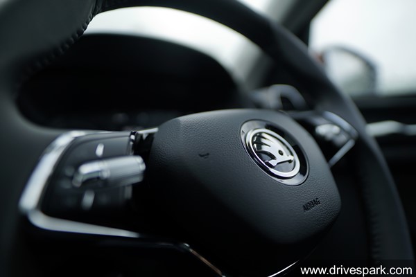Skoda Kushaq के टाॅप ऑटोमैटिक वेरिएंट को मिला अपडेट, नए सेफ्टी फीचर्स से हुई लैस