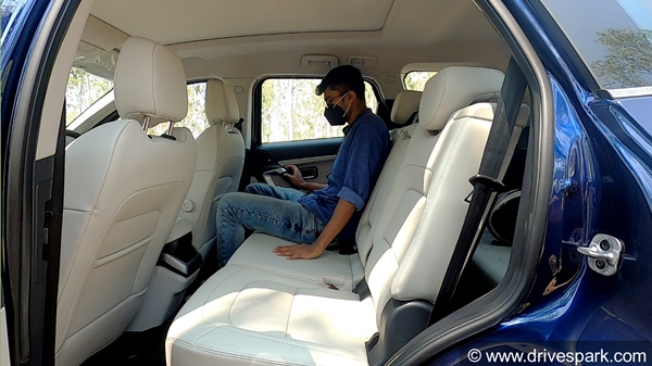 Tata Safari में दिए गये नए फीचर्स, XT व XZ वैरिएंट को किया गया अपडेट