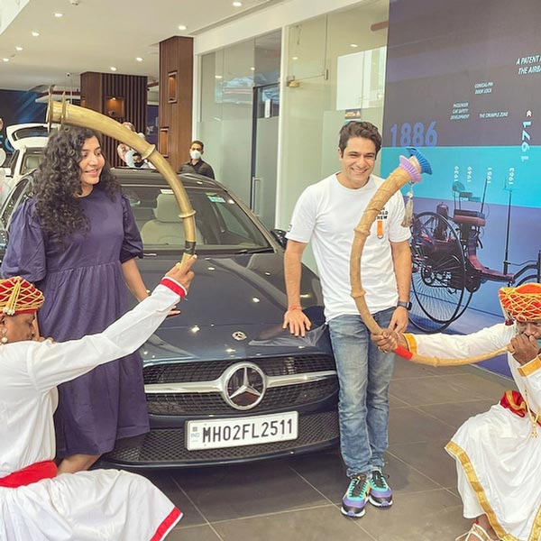 ‘एस्पिरेंट्स’ वाले संदीप भैया ने खरीदी मर्सिडीज की नई कार, फैंस ने पूछा- आर्थिक स्थिति ठीक हो गई?