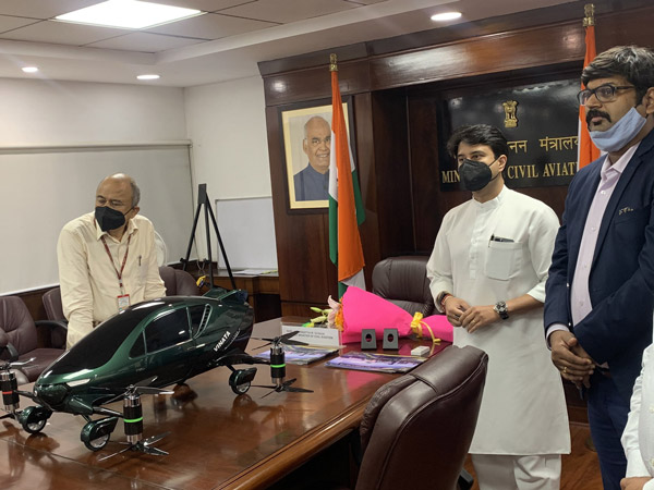 जल्द आ रही है भारत की पहली फ्लाइंग कार, 120 किमी/घंटा की रफ्तार से भरेगी उड़ान