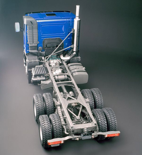 60 टन भारी नौसेना के जहाज को Volvo के ट्रक से ले जाया जा रहा है संग्राहलय, सामने आई तस्वीरें