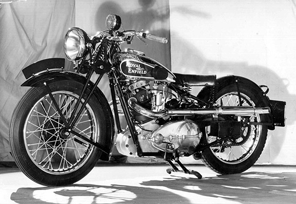 Royal Enfield ने पेश किए दो नए हेलमेट, कंपनी की 120वीं वर्षगांठ पर पेश हो रही स्पेशल सीरीज