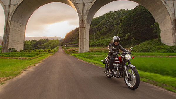 नई Kawasaki W800 ग्लोबल स्तर पर हुई पेश, जानें क्या हुए हैं बदलाव और नया अपडेट