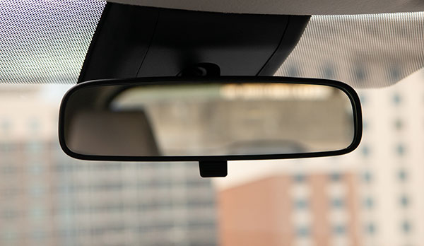 कार के Rear-View Mirror के इतिहास को जानकर आप भी हो जाएंगे हैरान, जानें कैसे हुआ इसका इजाद