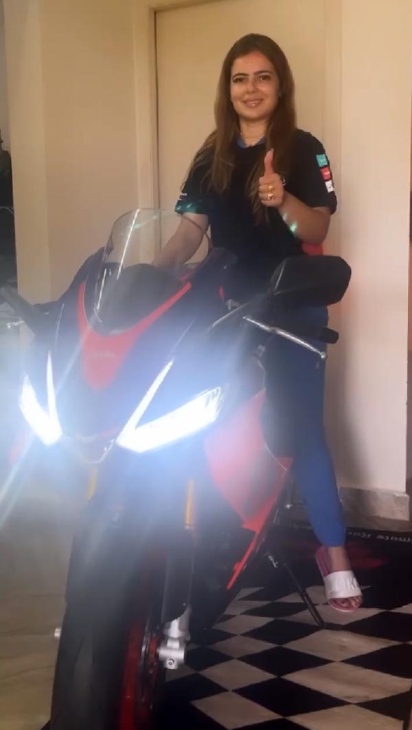 Aprilia RS 660 की डिलीवरी हुई शुरू, भारत में पहले ग्राहक को मिली बाइक, देखें तस्वीरें
