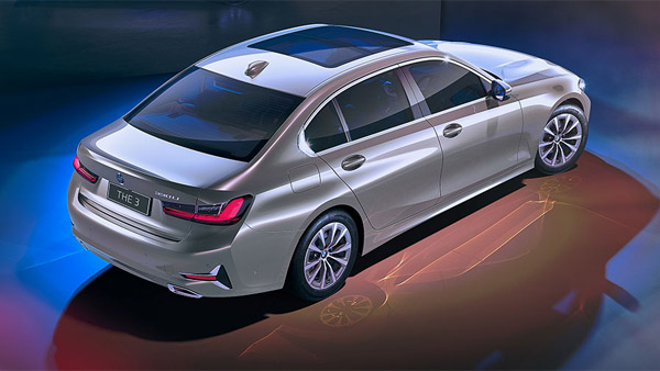 बाॅलिवुड स्टार गोविंदा ने अपनी पत्नी को गिफ्ट की BMW की लग्जरी कार, देखें तस्वीरें