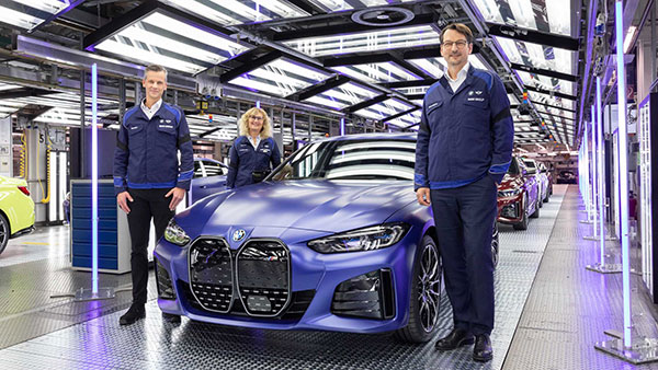 BMW i4 इलेक्ट्रिक सेडान का उत्पादन हुआ शुरू, देखें तस्वीरें