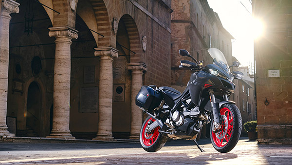 नई Ducati Multistrada V2 एडवेंचर बाइक का हुआ खुलासा, जानें क्या भारत में की जाएगी लॉन्च