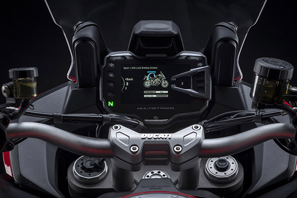 नई Ducati Multistrada V2 एडवेंचर बाइक का हुआ खुलासा, जानें क्या भारत में की जाएगी लॉन्च