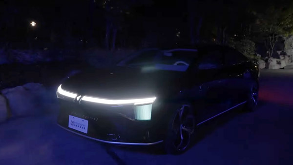 स्मार्टफोन के बाद अब Foxconn बनाएगी इलेक्ट्रिक कारें, भारत में लगा सकती है प्लांट