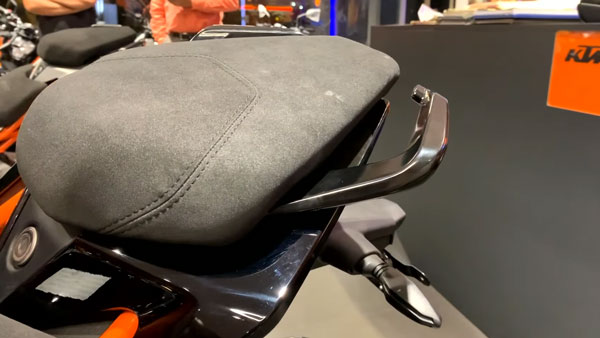 KTM RC 125 और RC 200 बाइक्स डीलरशिप पर दिखीं, जल्द शुरू होगी डिलीवरी